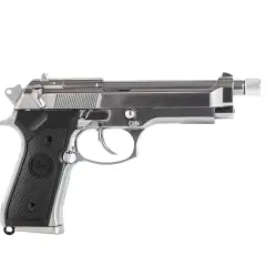 Pistola airsoft plateada con silenciador, lista para la acción.
